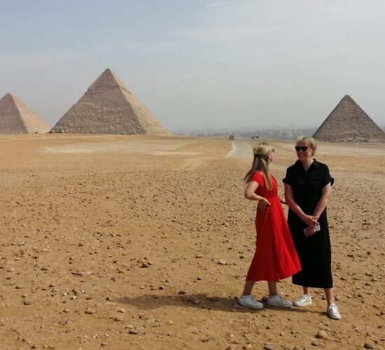 Tour to Giza Pyramids And Egyptian Museum & Old Cairo